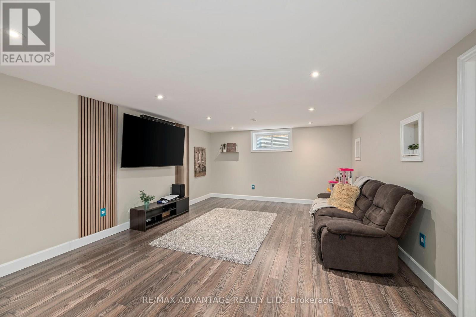 290 WALNUT STREET - 24