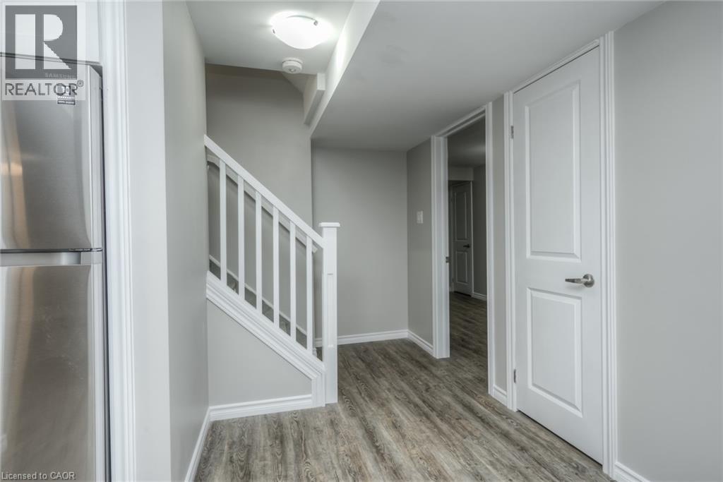 223 HIGHVIEW Drive Unit# Lower — photo 2
