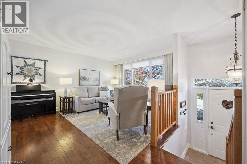301 MARTINDALE Crescent — photo 3