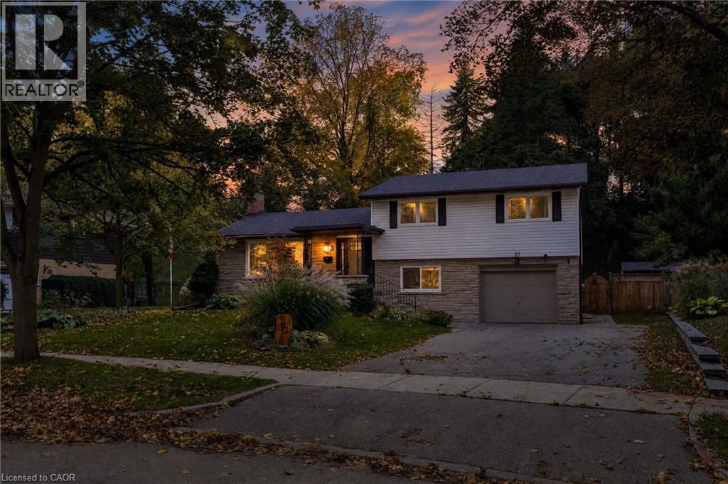 33 SHADYWOOD Crescent — photo 3