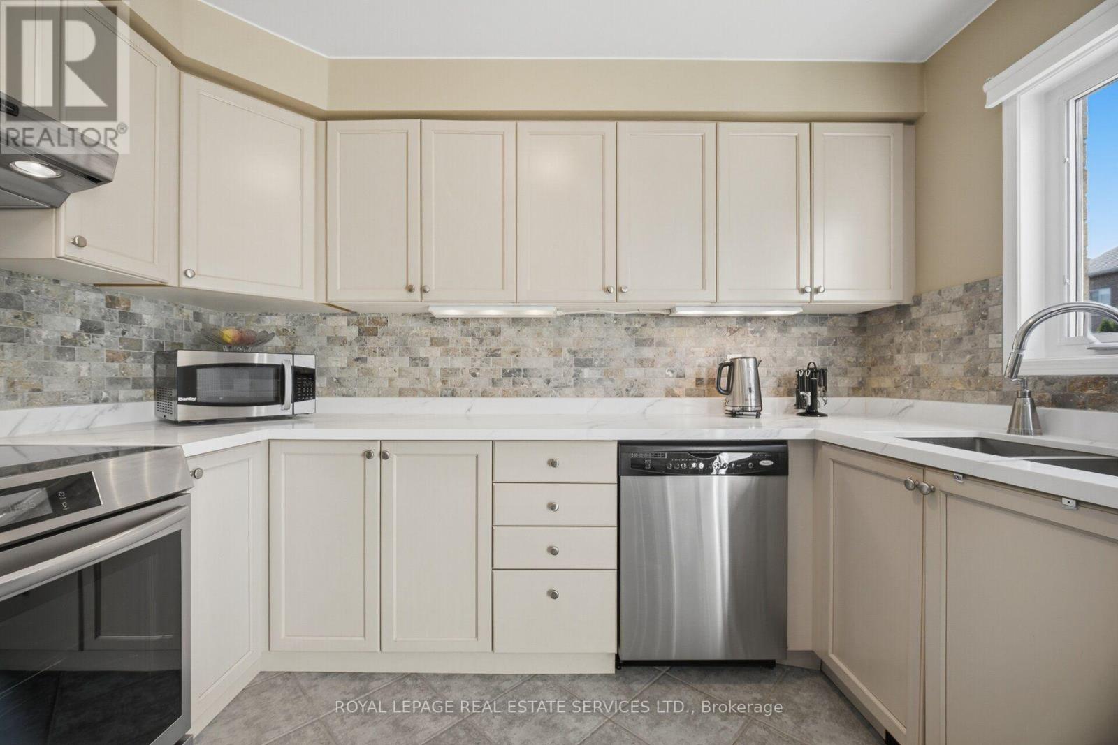 2194 Sutton Drive, Burlington, ON photo 17