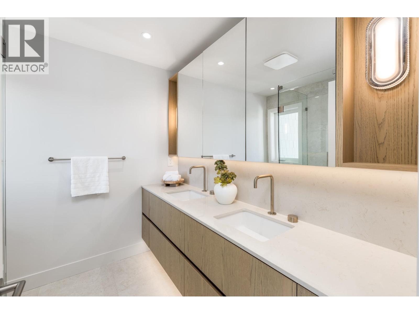 Photo of 2 1458 ROSSER AVENUE 25