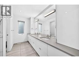 4pc Bathroom - 1743 8 Avenue Nw, Calgary, AB T2N1C5 Photo 20