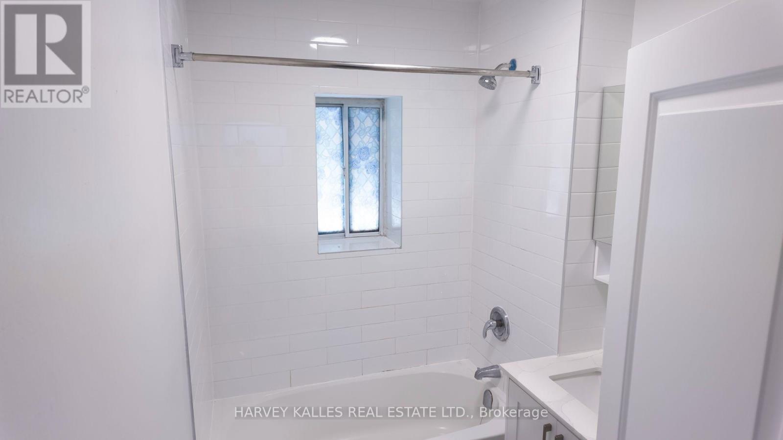 316 Lonsdale Unit 2 photo 4