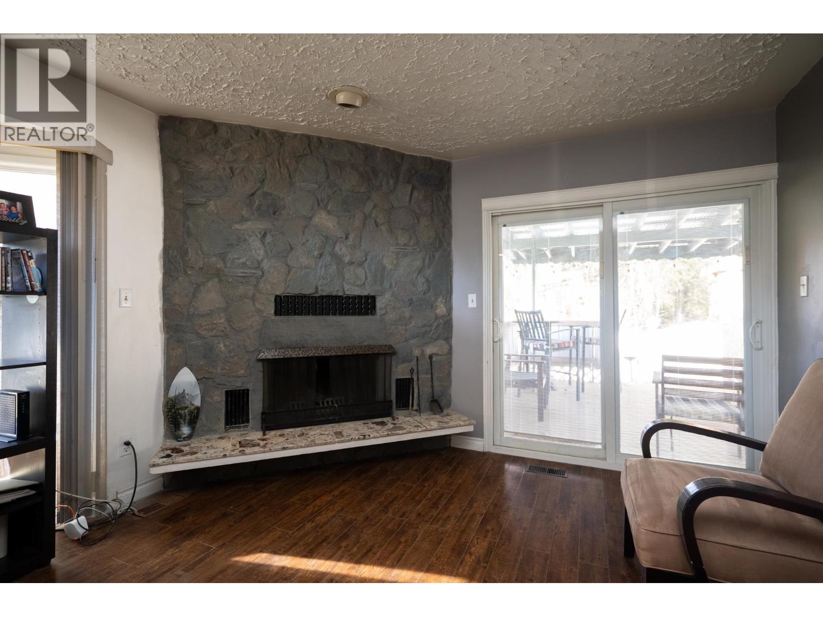 5590 SIMON FRASER AVENUE - 14