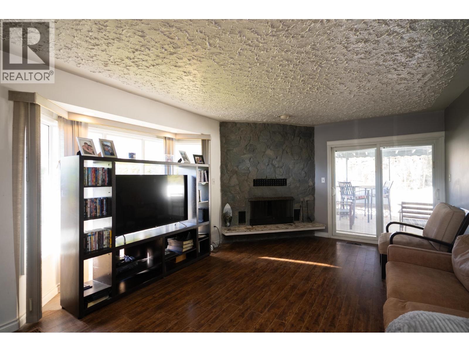 5590 SIMON FRASER AVENUE - 12
