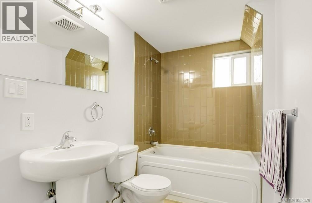 100 Chantrells Pl, Nanaimo - Image 1