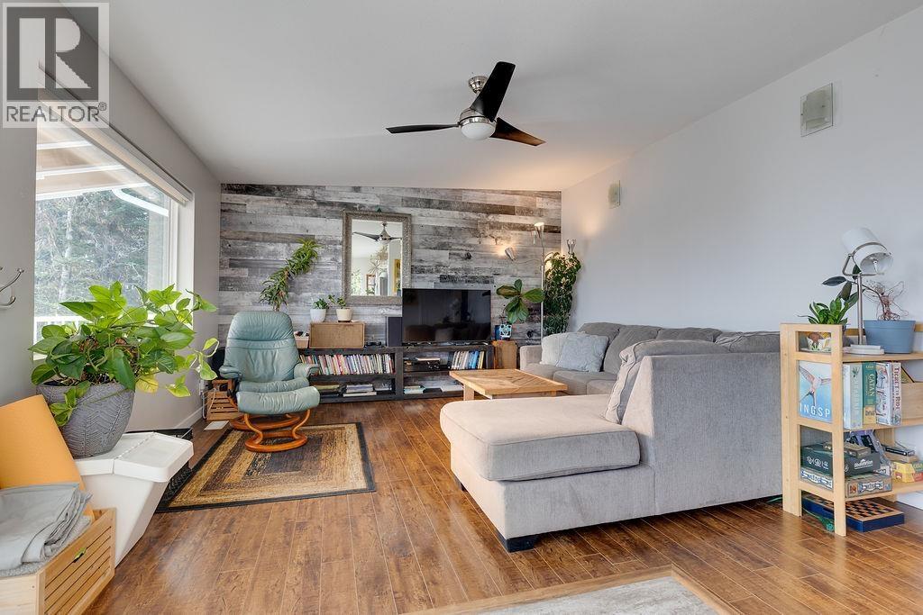 125 RONDANE CRESCENT - 3