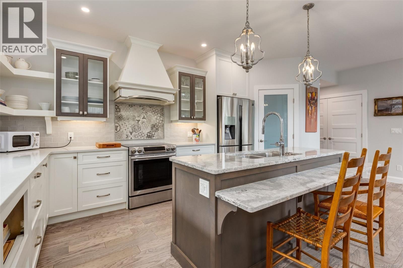 3112 Dolphin Dr - 8
