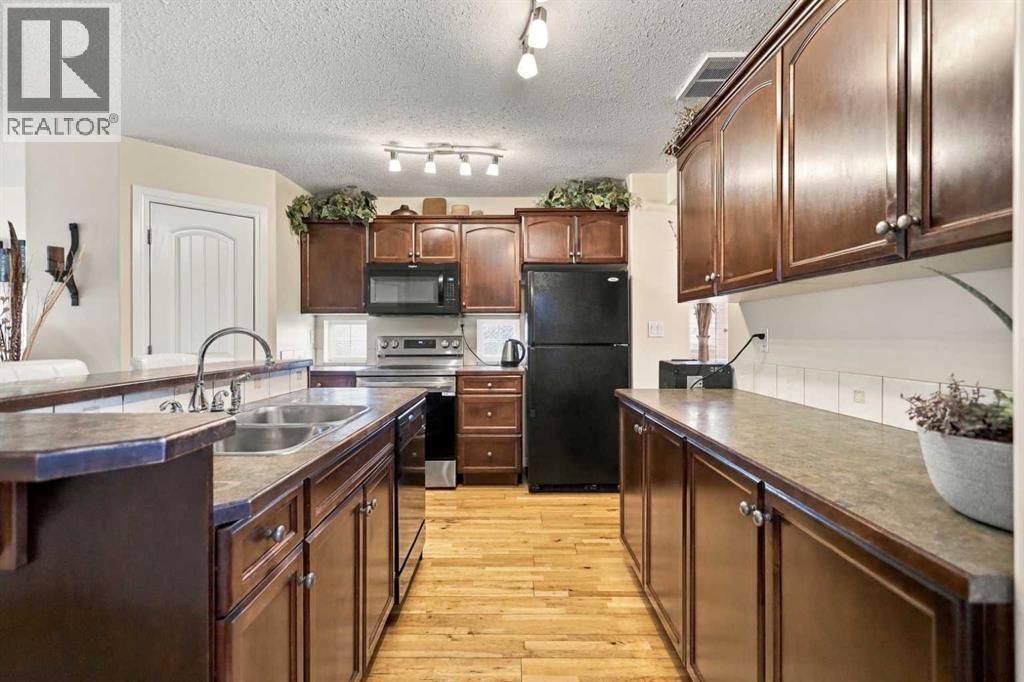 Listing photo – 72 Oak Drive, Red Deer