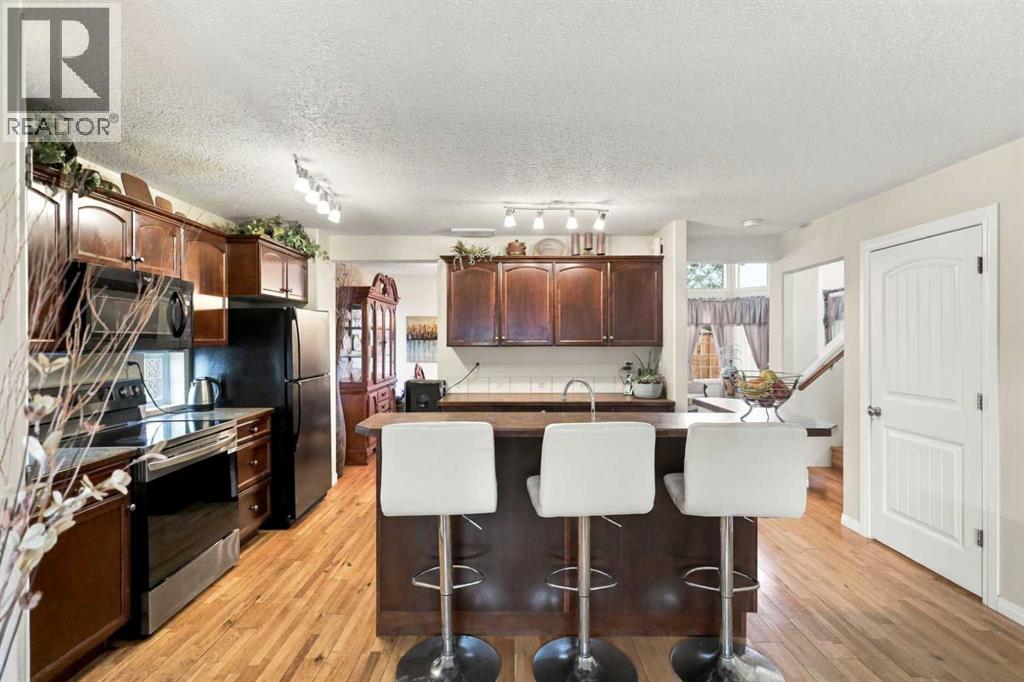 Listing photo – 72 Oak Drive, Red Deer
