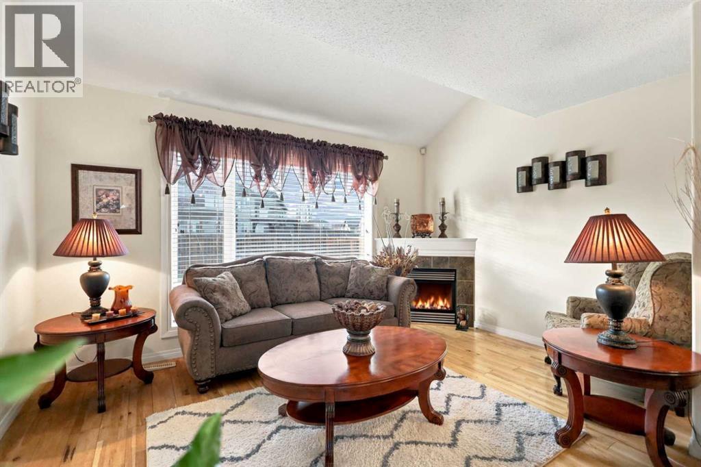 Listing photo – 72 Oak Drive, Red Deer