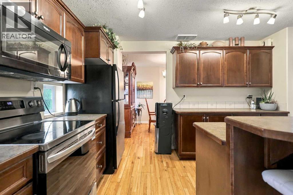 Listing photo – 72 Oak Drive, Red Deer