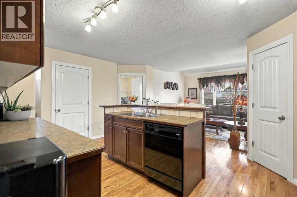 Listing photo – 72 Oak Drive, Red Deer