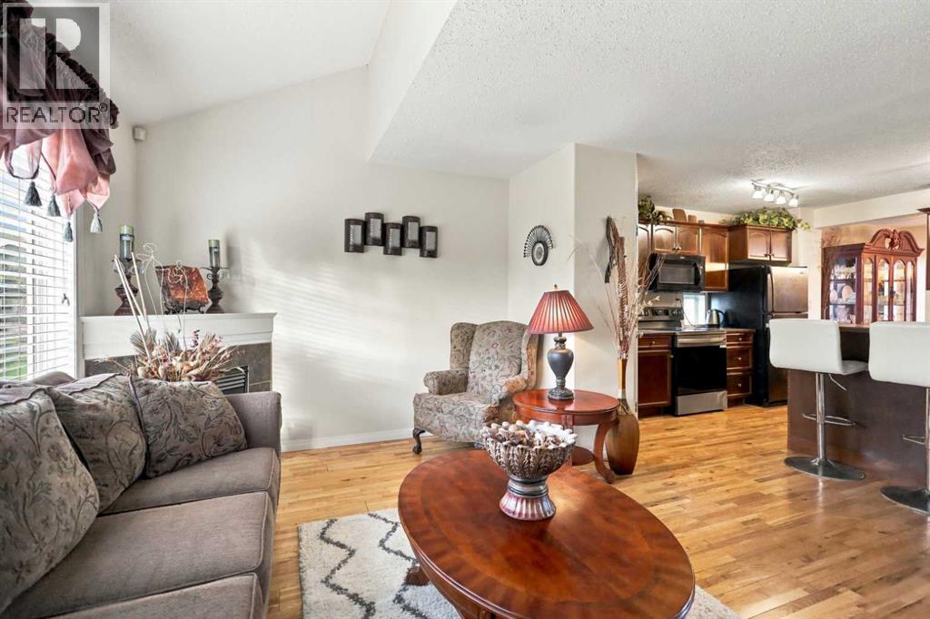 Listing photo – 72 Oak Drive, Red Deer