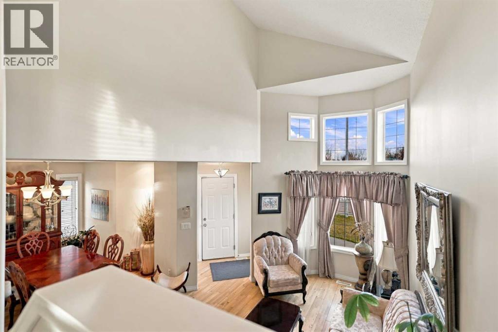 Listing photo – 72 Oak Drive, Red Deer