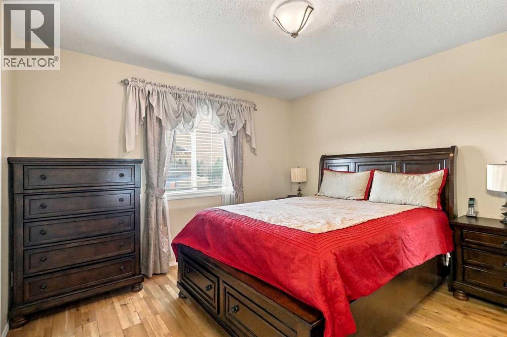 Listing photo – 72 Oak Drive, Red Deer