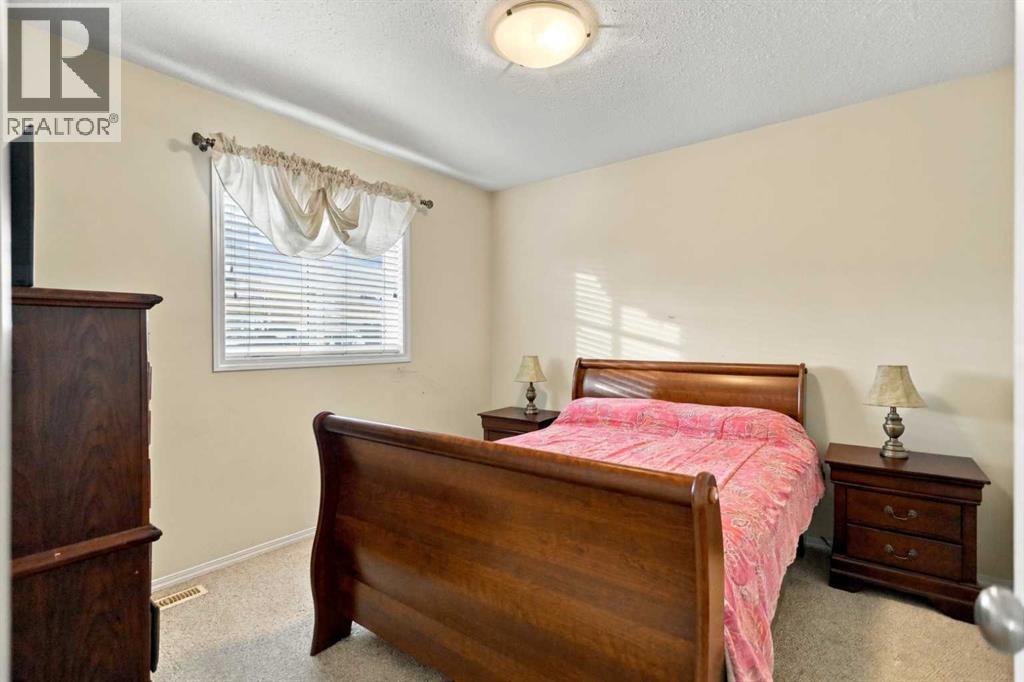 Listing photo – 72 Oak Drive, Red Deer