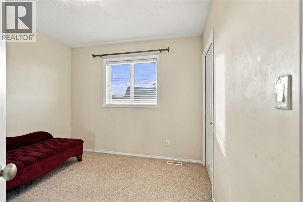 Listing photo – 72 Oak Drive, Red Deer