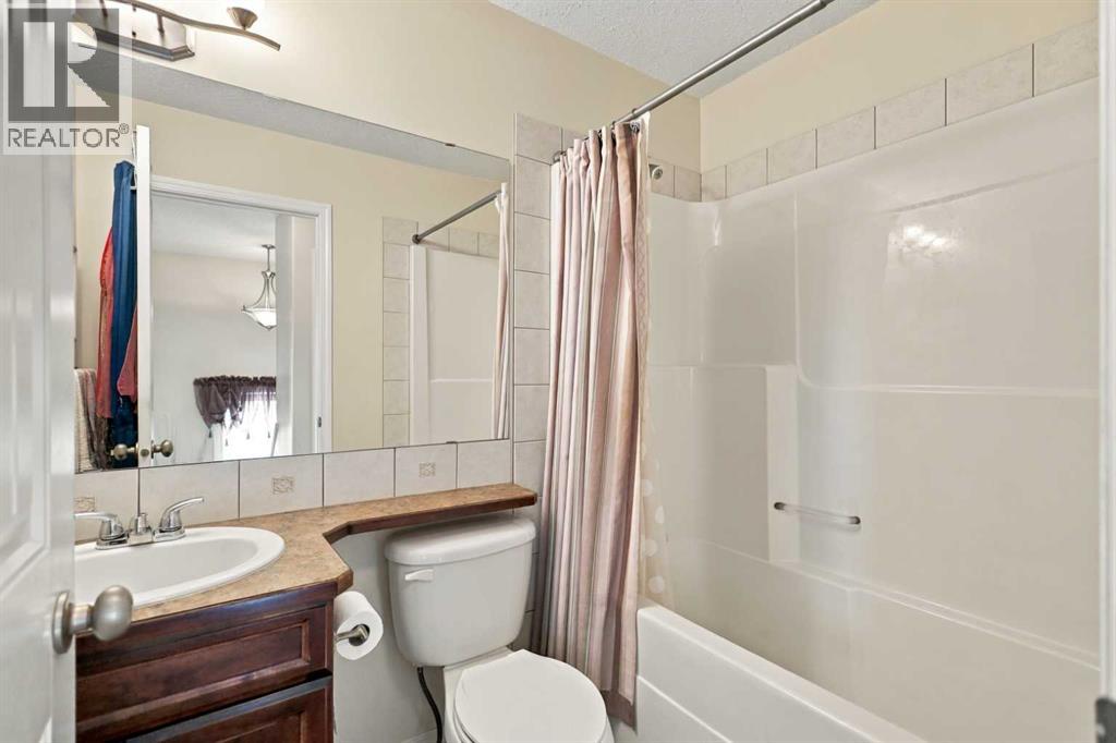 Listing photo – 72 Oak Drive, Red Deer