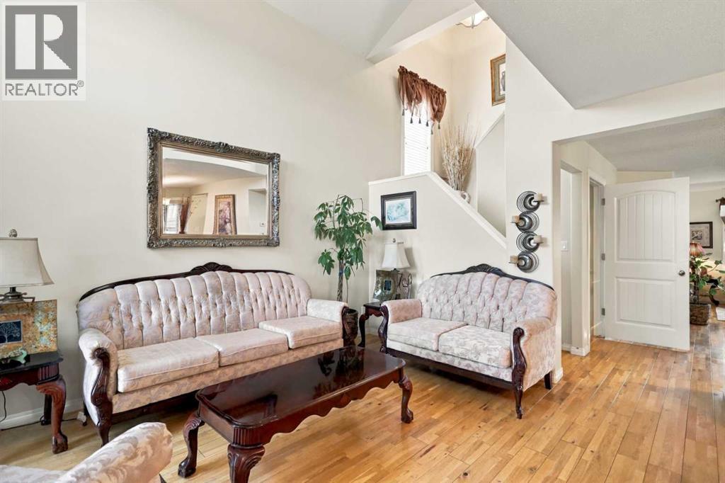 Listing photo – 72 Oak Drive, Red Deer