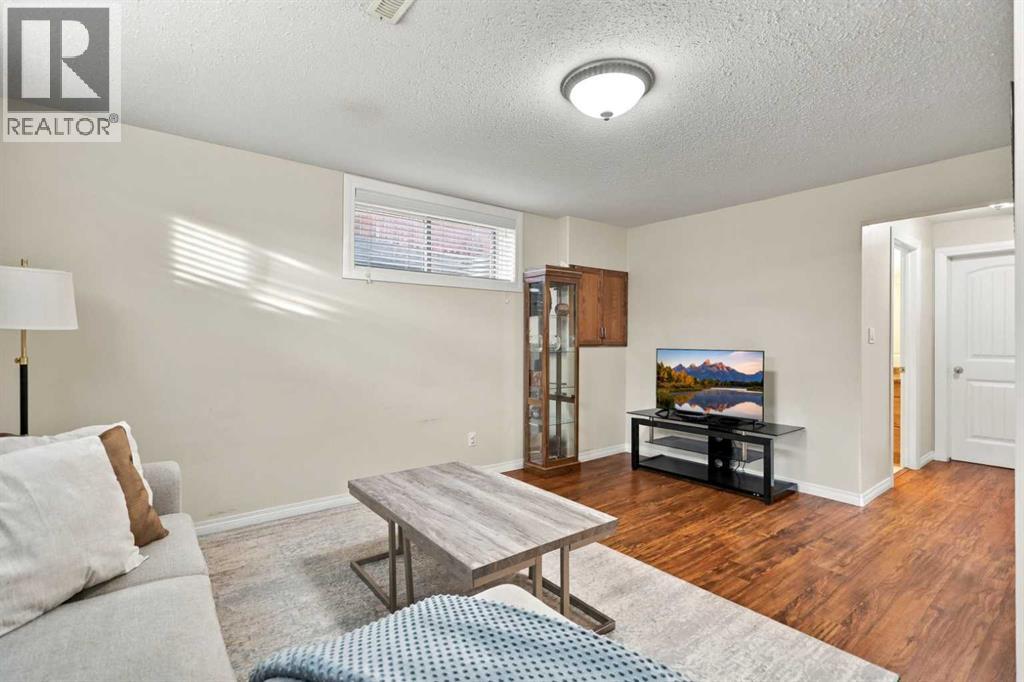 Listing photo – 72 Oak Drive, Red Deer