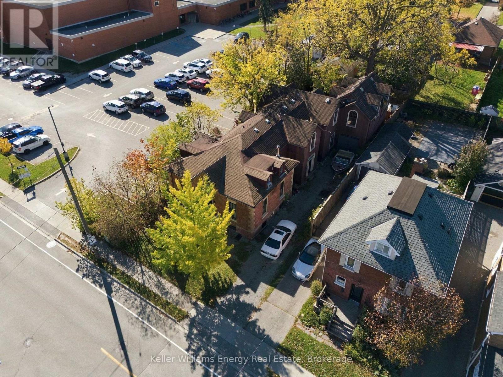 342 MARY STREET N - 1