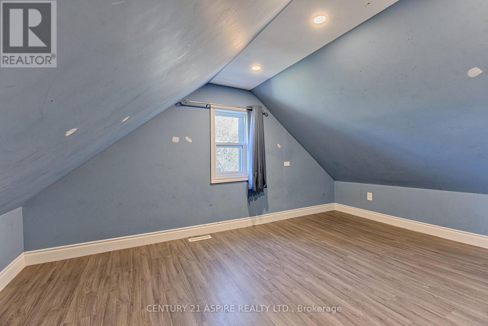 295 JULIEN STREET - 25