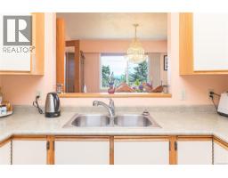 Family room - 7453 Veyaness Rd, Central Saanich, BC V8M1V9 Photo 11