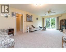 7453 Veyaness Rd, Central Saanich, BC V8M1V9 Photo 24
