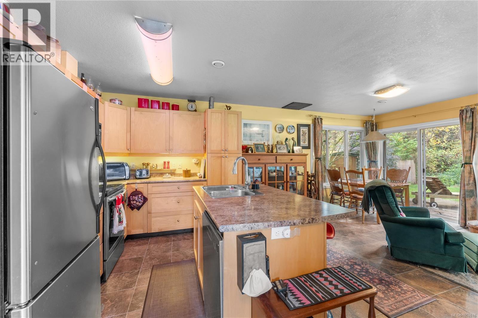 3275 South Rd - 6