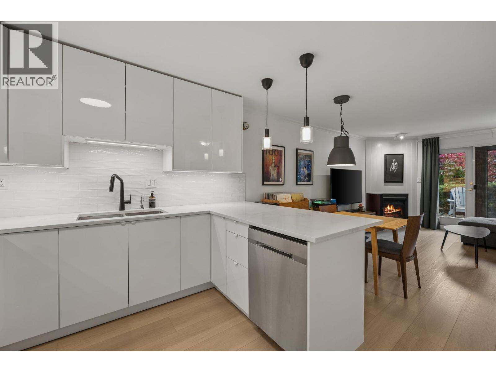 Photo of 113 74 MINER STREET 3