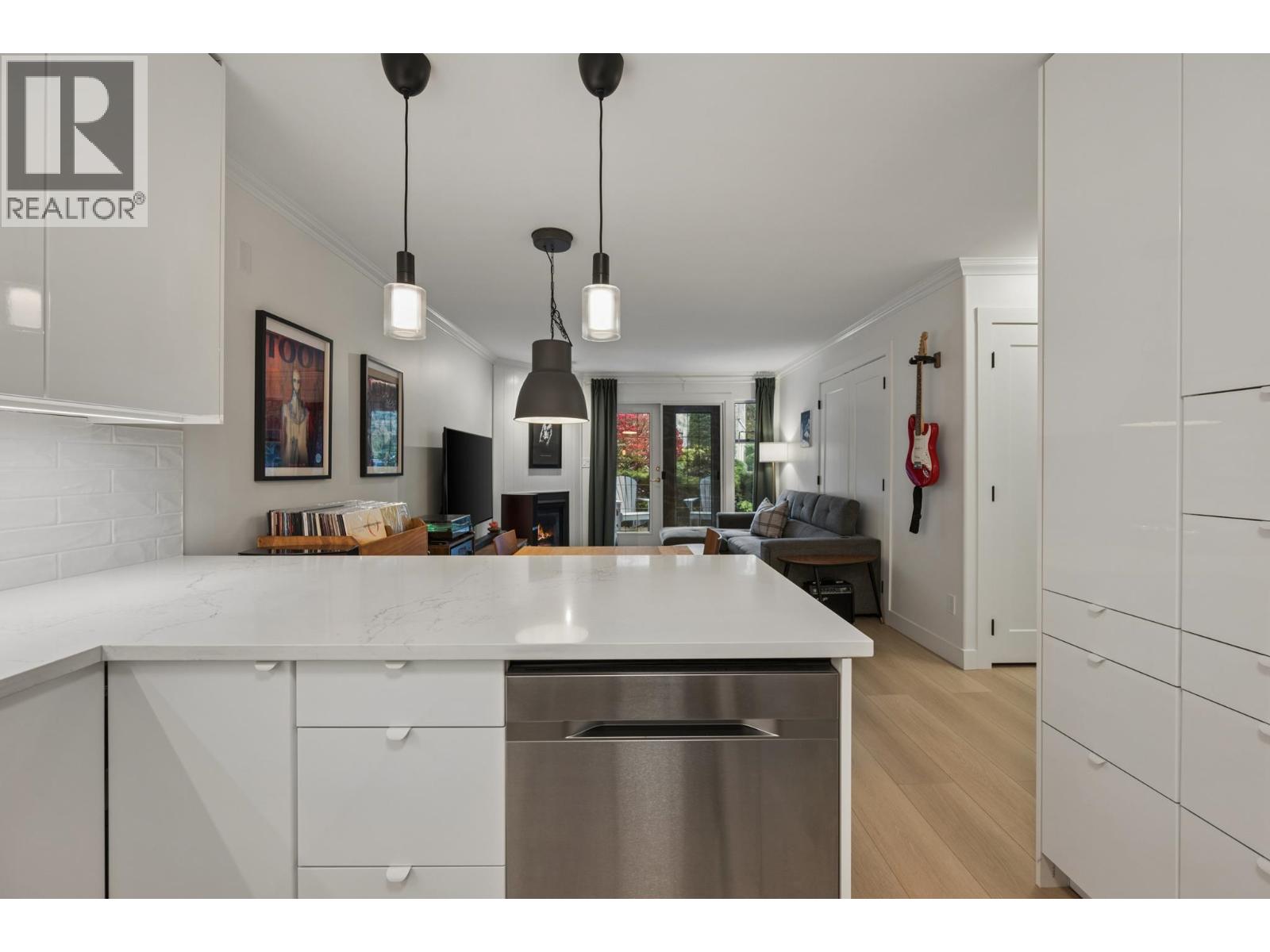Photo of 113 74 MINER STREET 4
