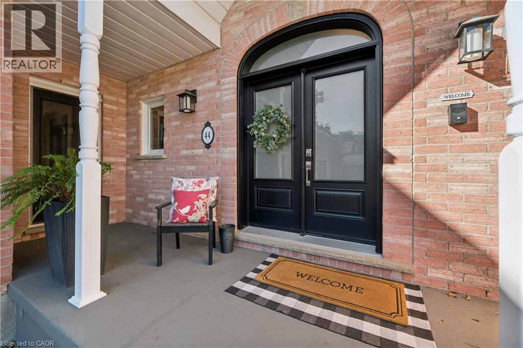 44 BREWSTER Place — photo 3