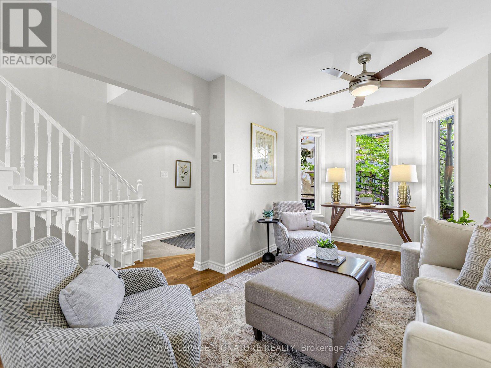 45 Robinson Street, Toronto, ON photo 2