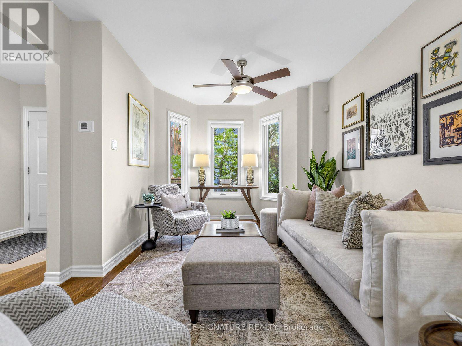 45 Robinson Street, Toronto, ON photo 4