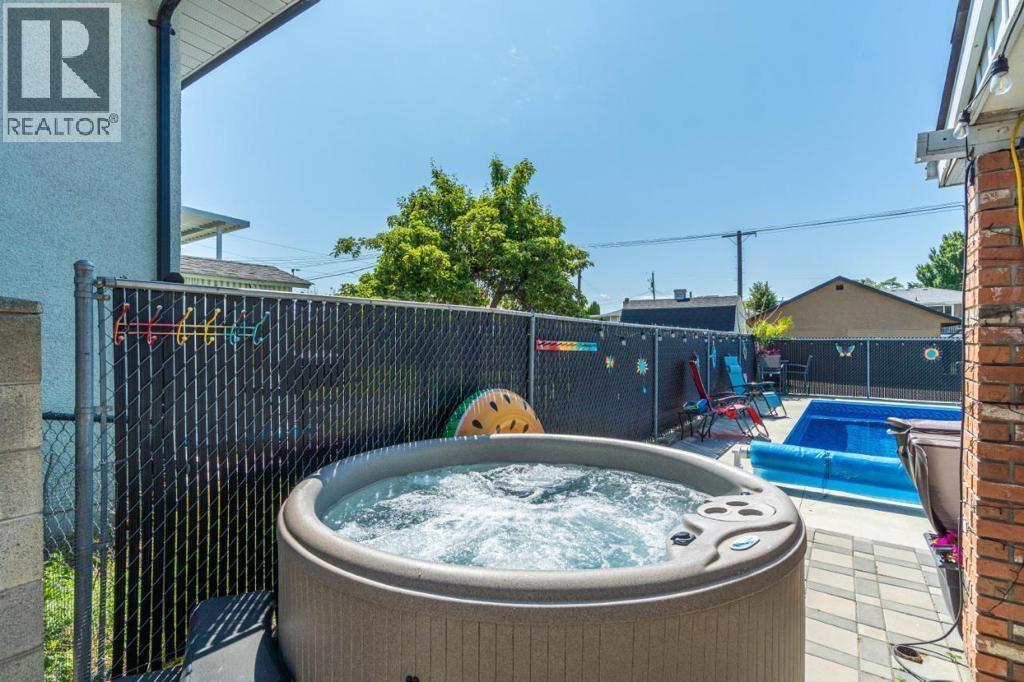 1151 Selkirk Avenue N - 17
