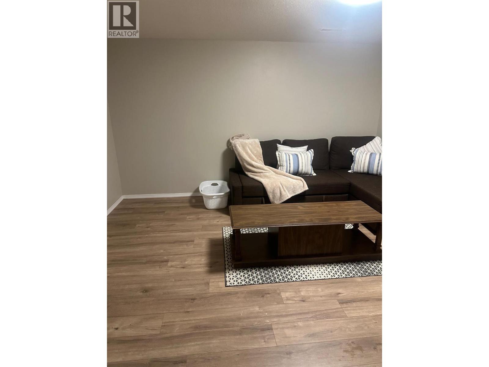 1151 Selkirk Avenue N - 25