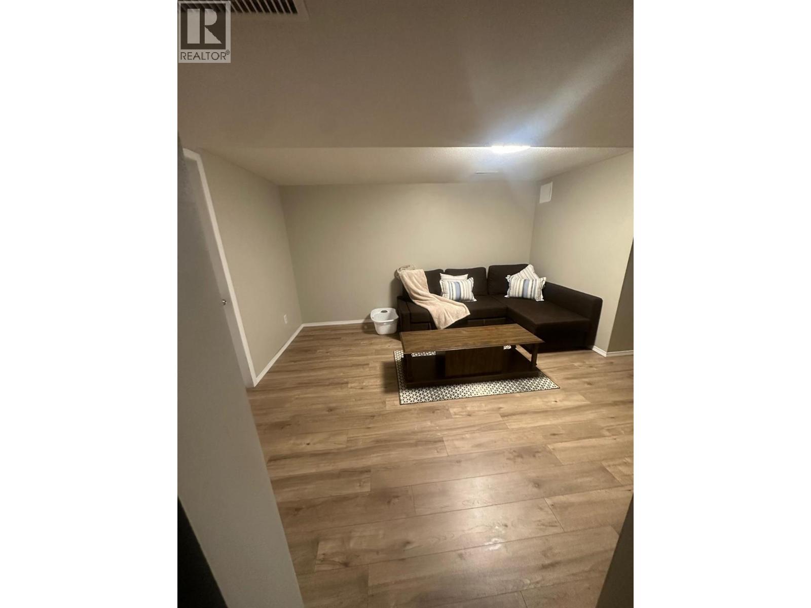 1151 Selkirk Avenue N - 27