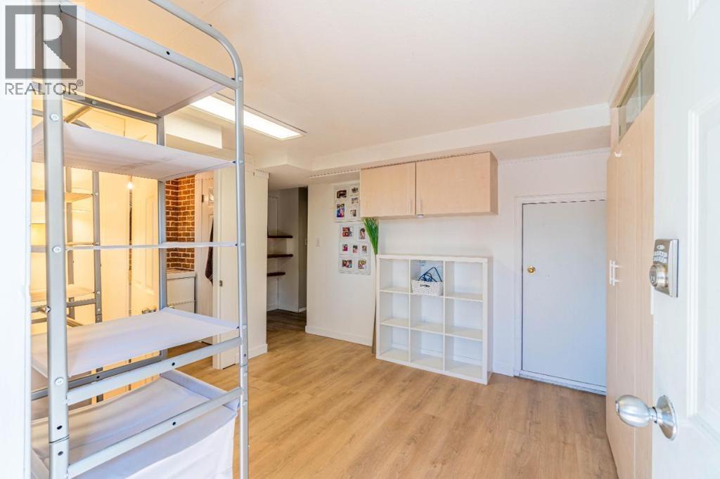 1151 Selkirk Avenue N - 8