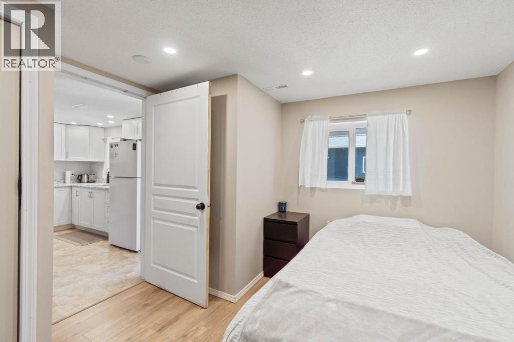 1151 Selkirk Avenue N - 9