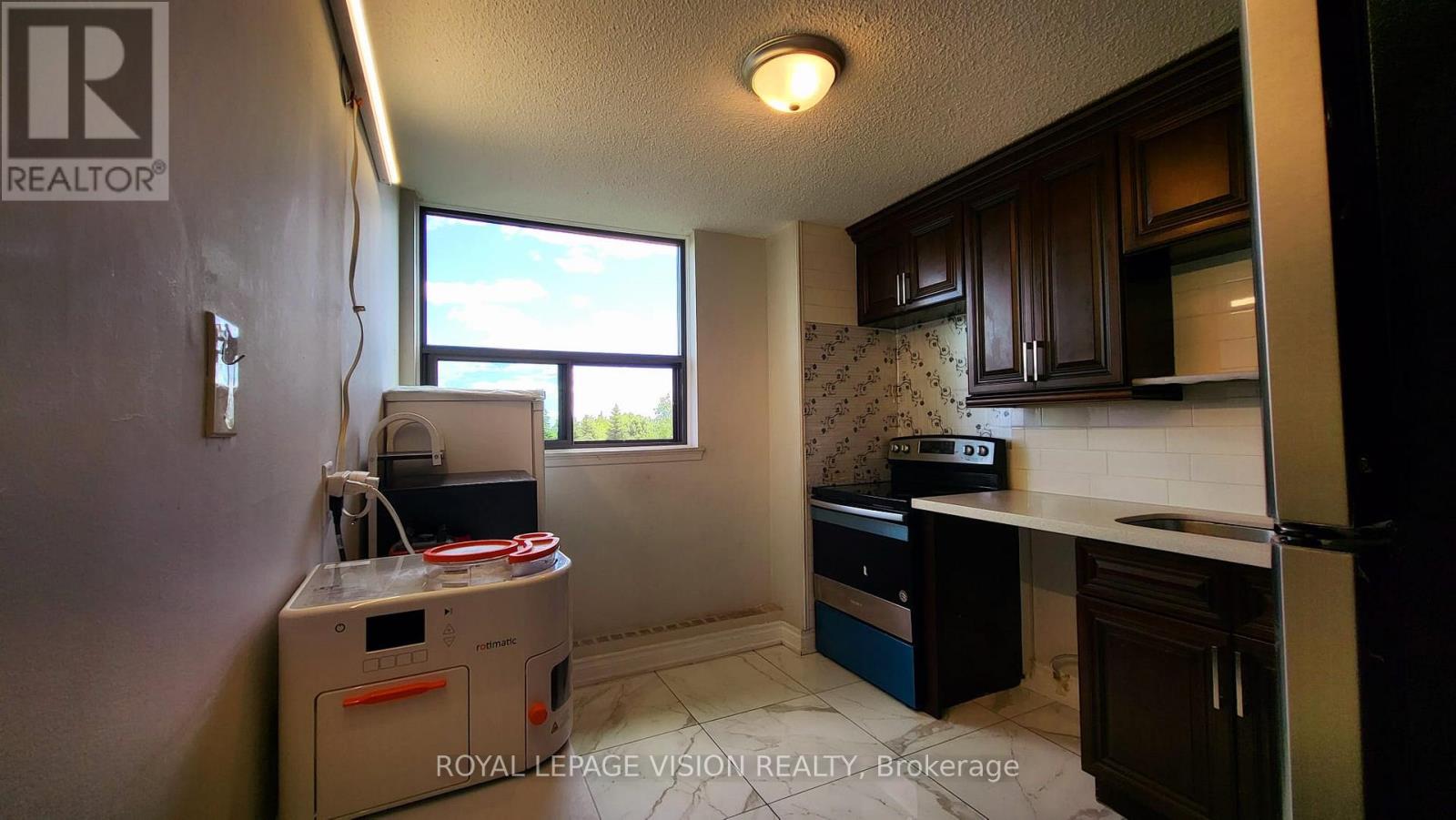#606 100 WINGARDEN COURT - 12