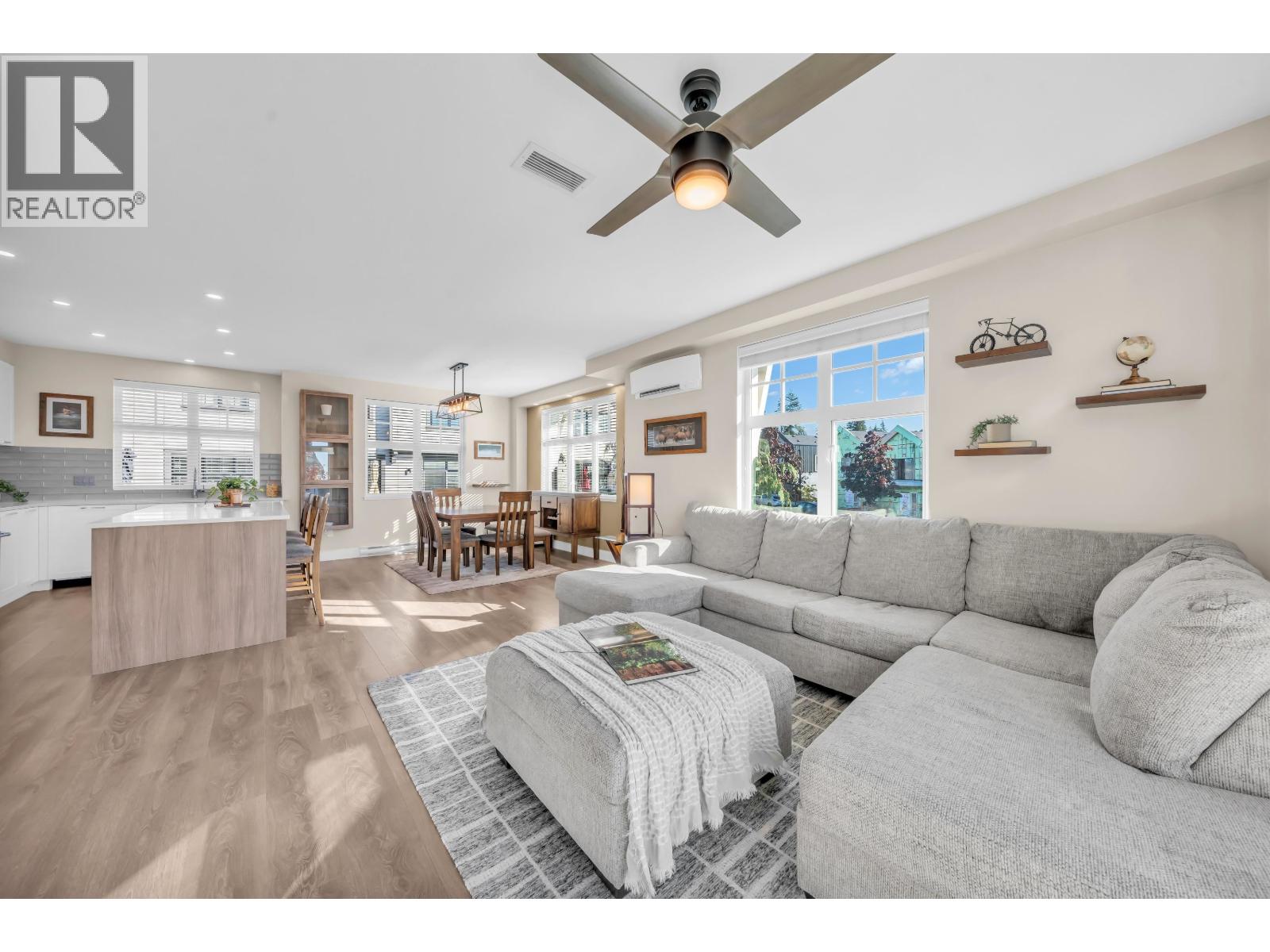 Photo of 120 1290 MITCHELL STREET 6