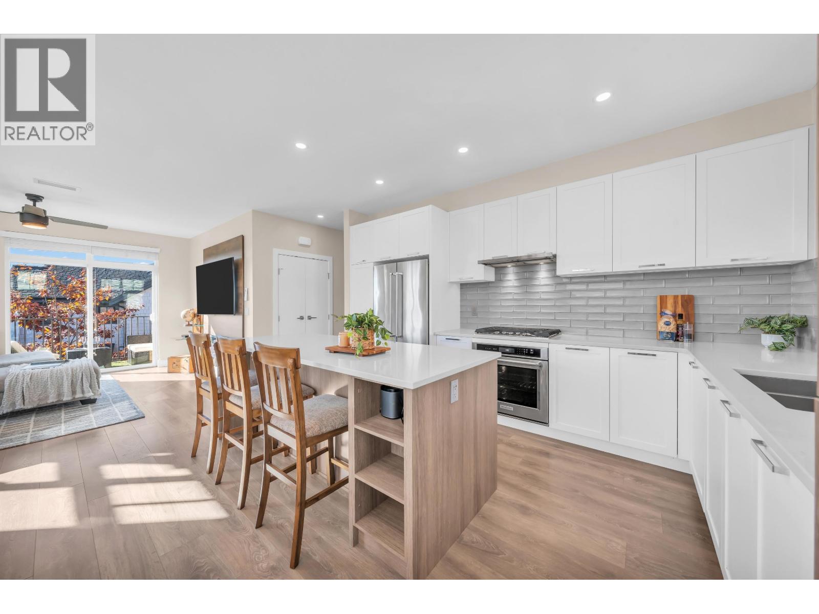 Photo of 120 1290 MITCHELL STREET 12