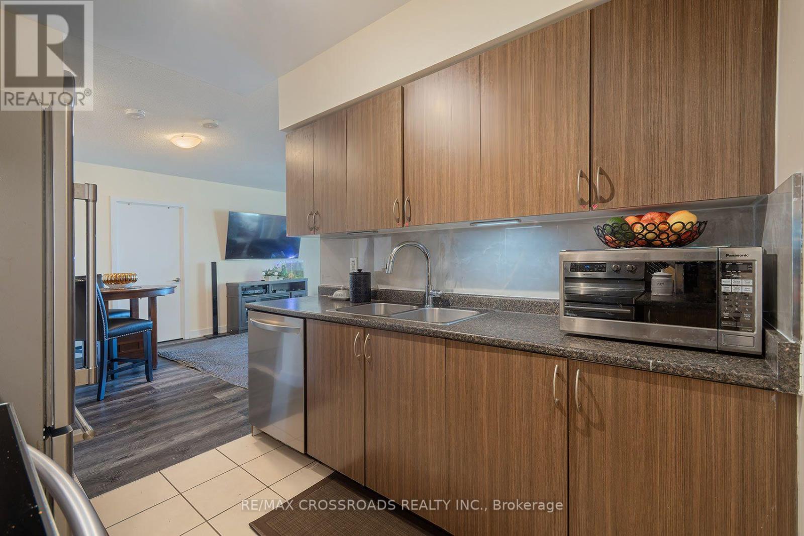 1101- 8 Trent Avenue, Toronto, ON photo 16