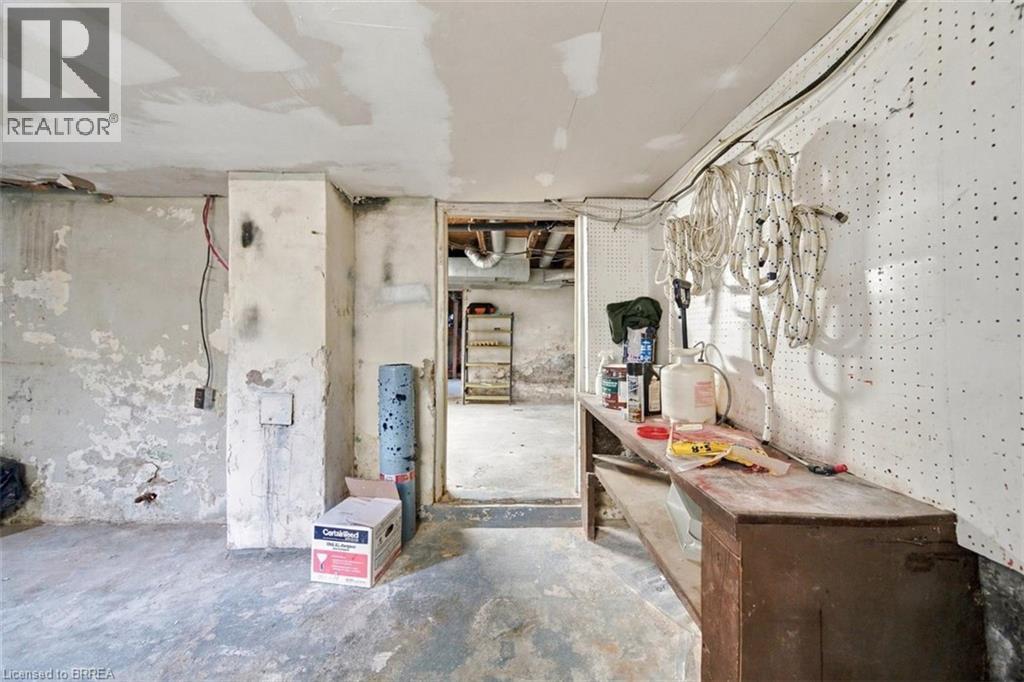 251 RAWDON Street - 32