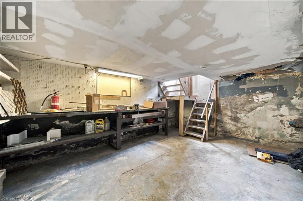 251 RAWDON Street - 31