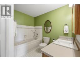 945 Lawrence Avenue Unit# 207, Kelowna, BC V1Y2B3 Photo 21