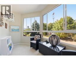 945 Lawrence Avenue Unit# 207, Kelowna, BC V1Y2B3 Photo 15