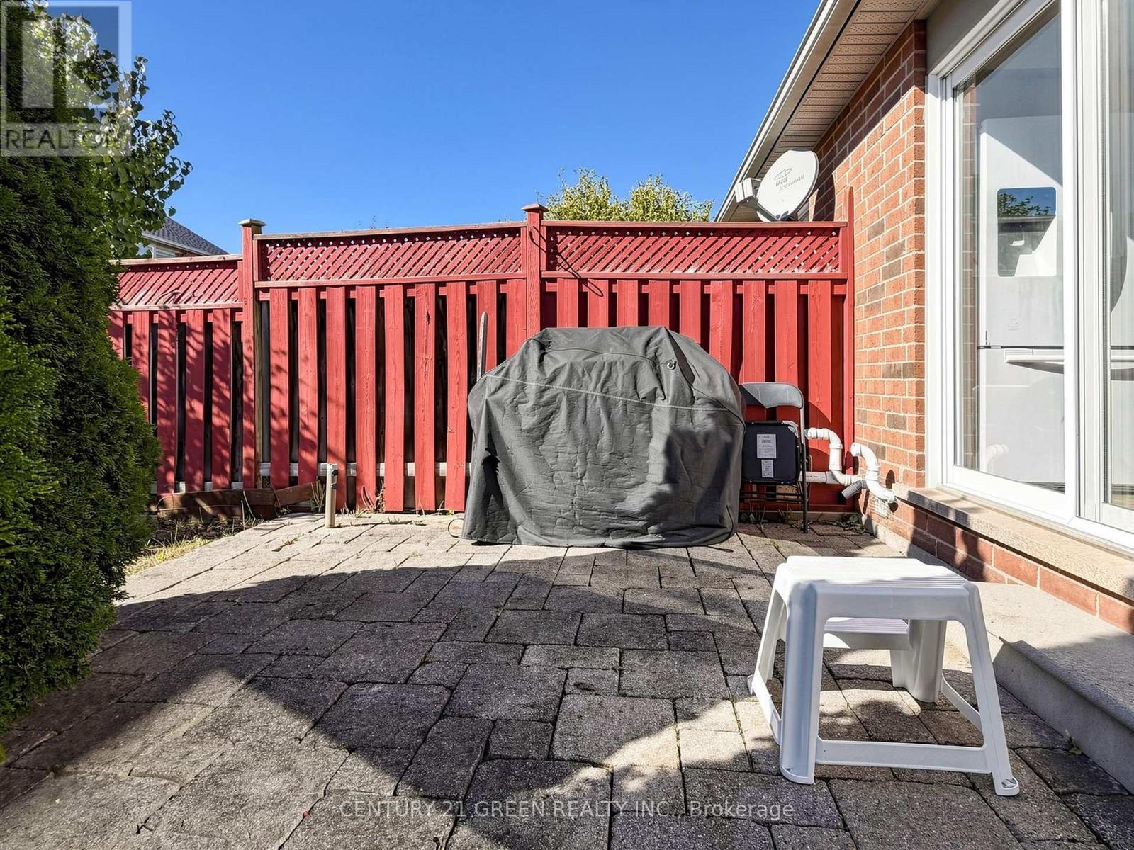 821 BENNETT BOULEVARD - 32